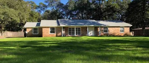 Pensacola Condo: 2 Mnr Dr