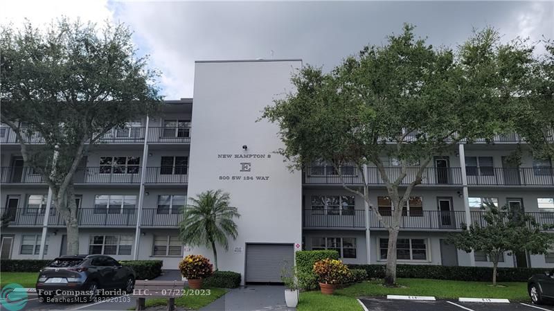 Pembroke Pines Condo: 300 Southwest 134th Way