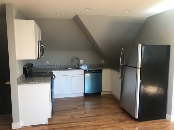 Waltham Condo: 642 Moody St