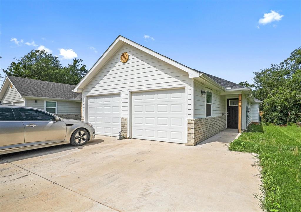 Sherman Condo: 916 North Throckmorton St
