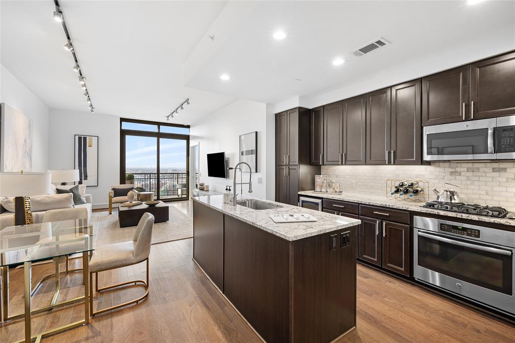 Houston Condo: 777 Preston St