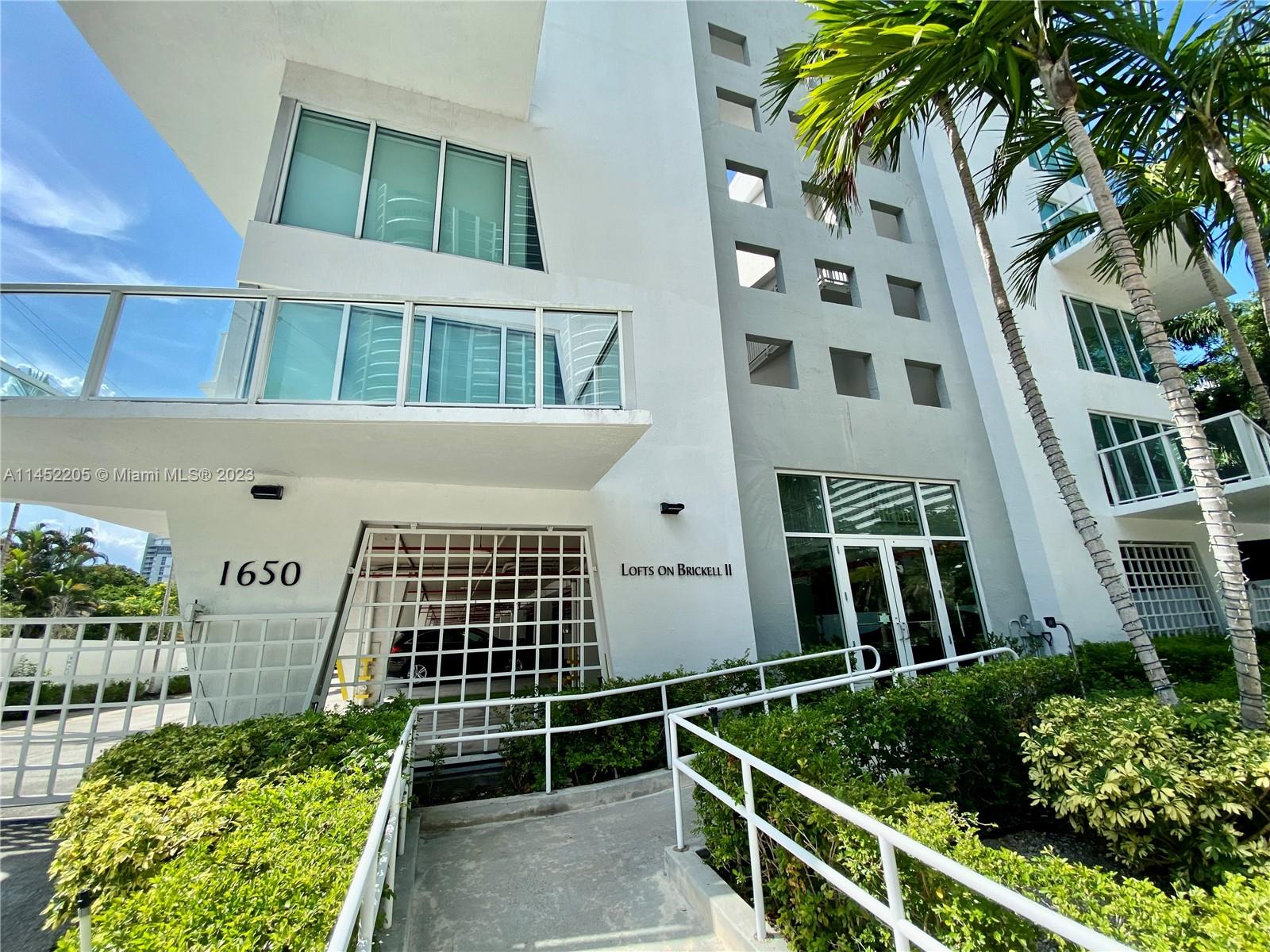 MIAMI Condo: 1650 Brickell Ave