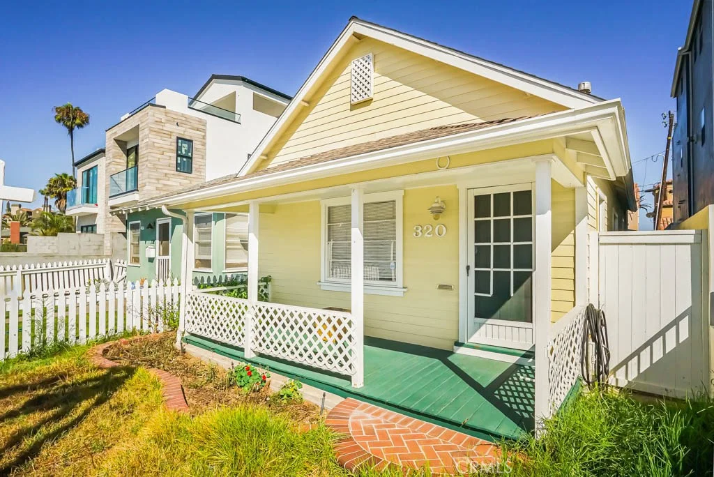 Huntington Beach Condo: 320 3rd St