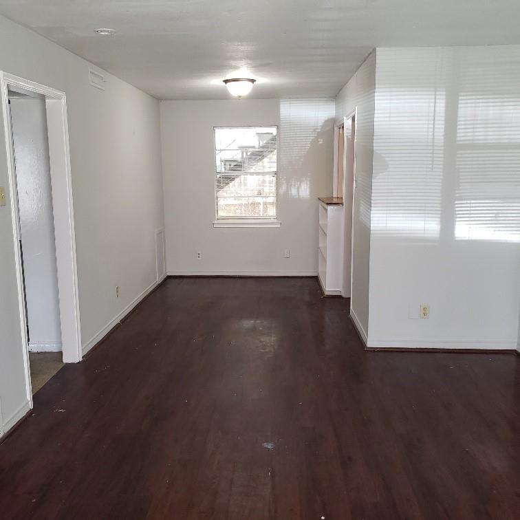 Terrell Condo: 400 Oak Dr