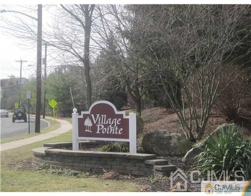 Edison Condo: 157 Prestwick Way