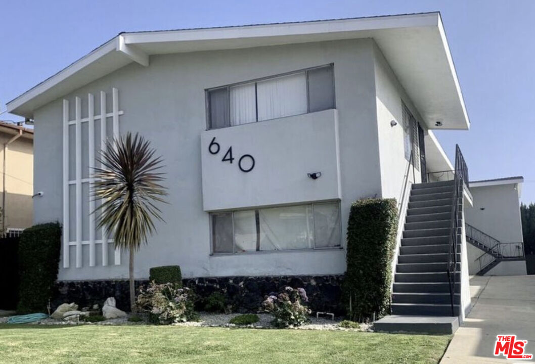 Inglewood Condo: 640 Hill St