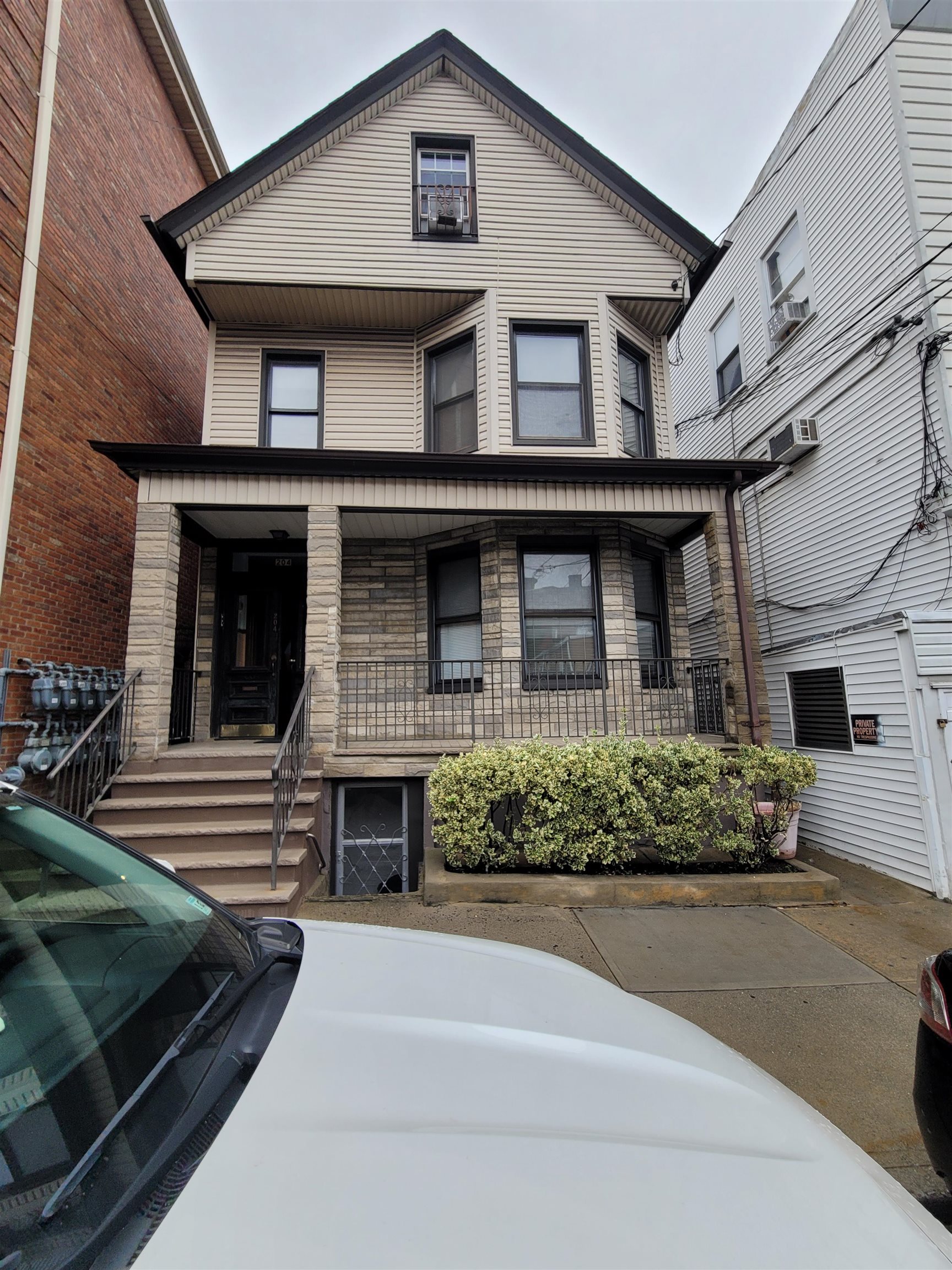 Union City Condo: 204 36th St
