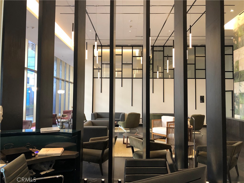 Los Angeles Condo: 400 South Broadway