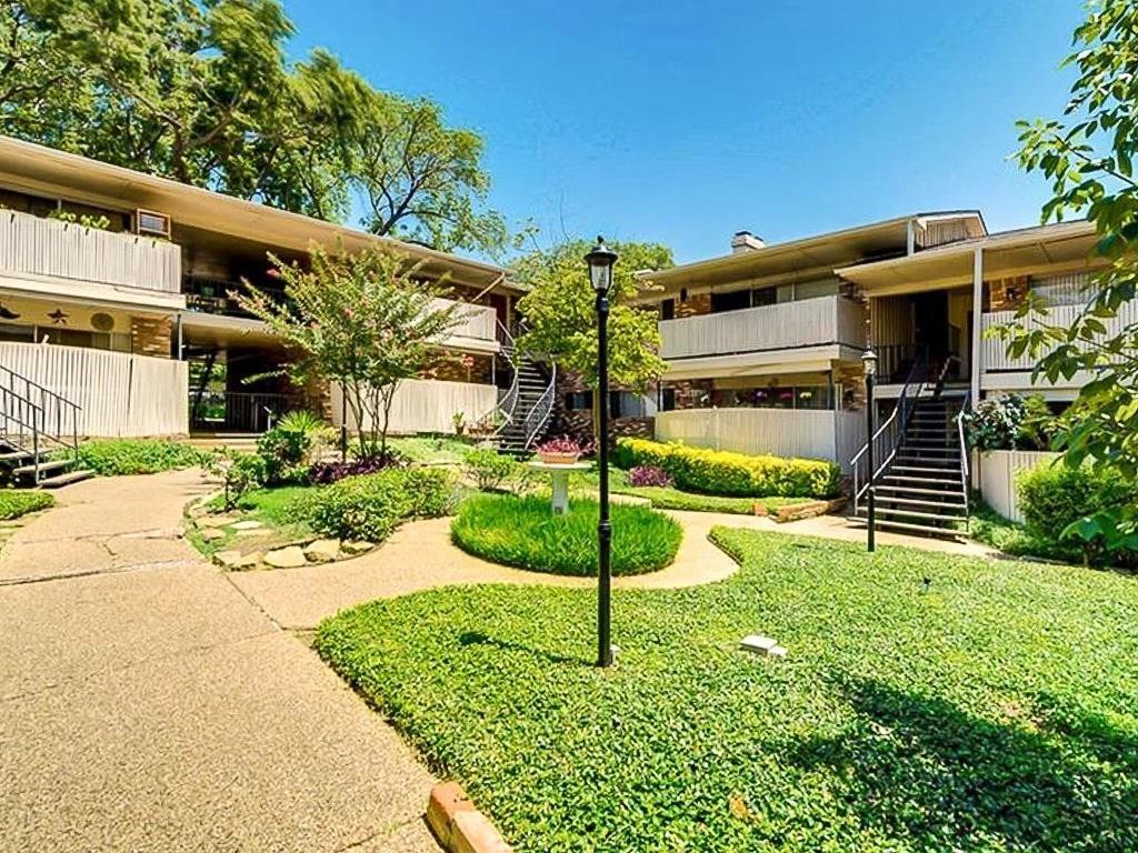DALLAS Condo: 7832 Royal Ln