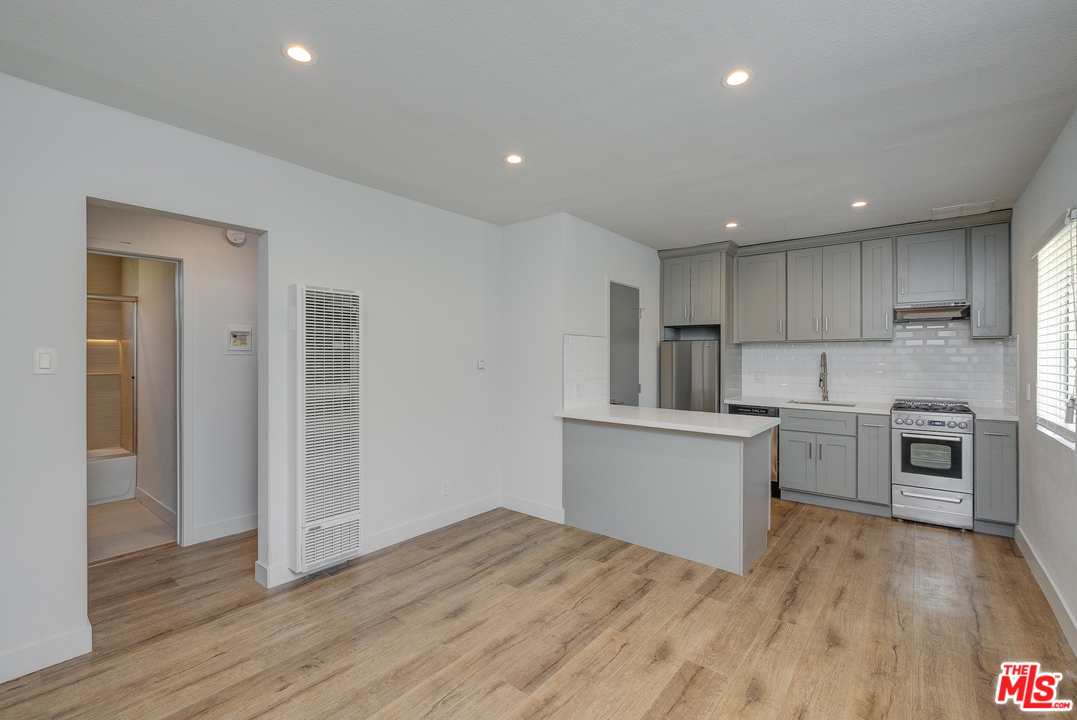 Los Angeles Condo: 4140 Grand View Blvd