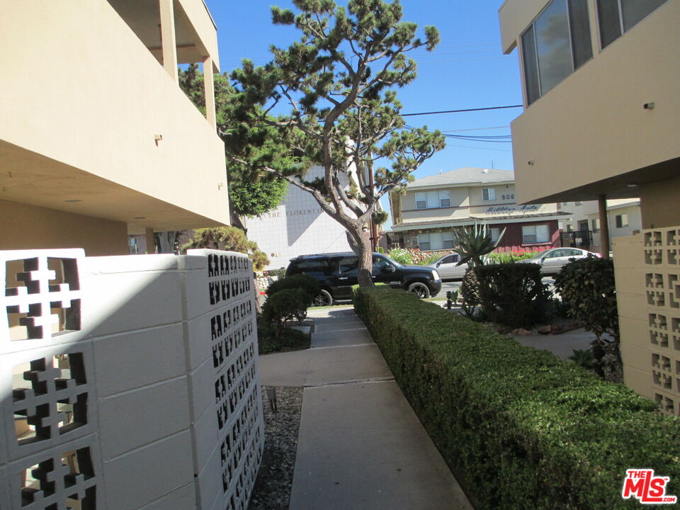 Inglewood Condo: 809 Edgewood St
