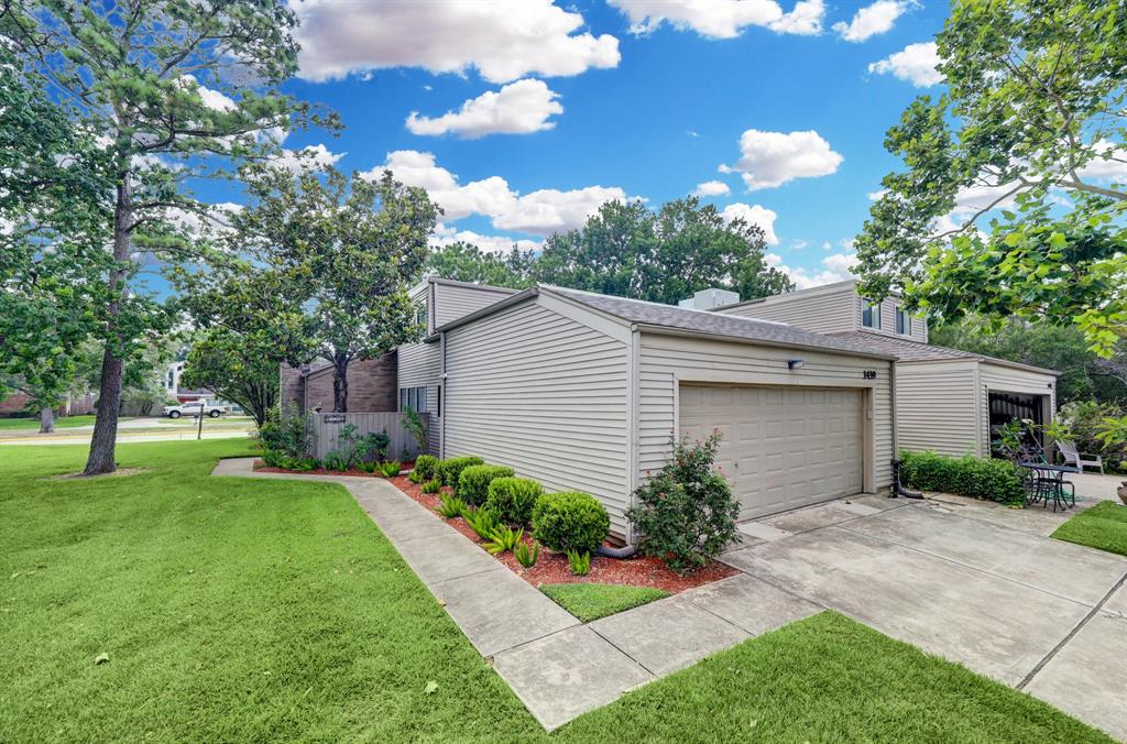 HOUSTON Condo: 1439 CHARDONNAY DR