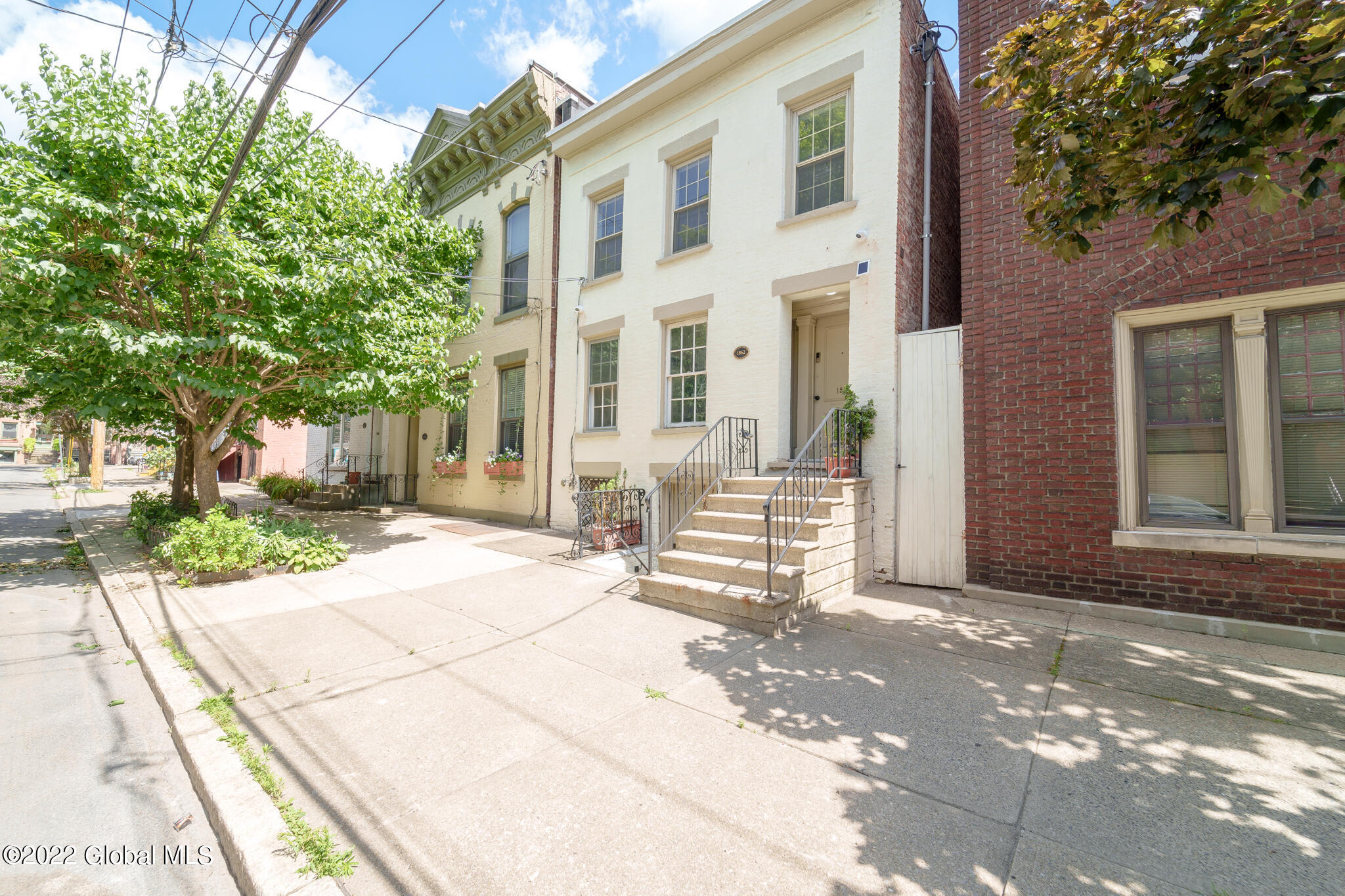 Alba Condo: 155 Chestnut St