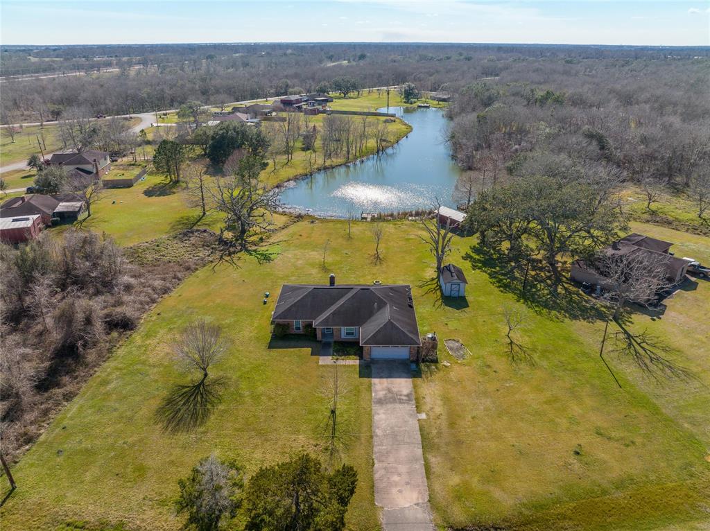 Angleton Condo: 140 Lakewood Dr