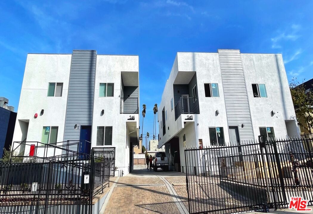 Los Angeles Condo: 246 North Catalina St