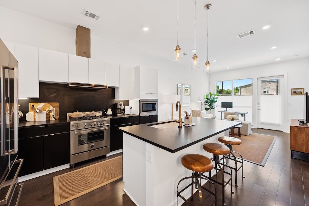 Austin Condo: 207 West Johanna St