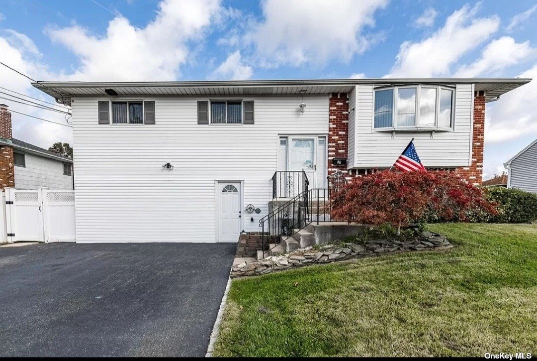 Farmingdale Condo: 26 11th Ave