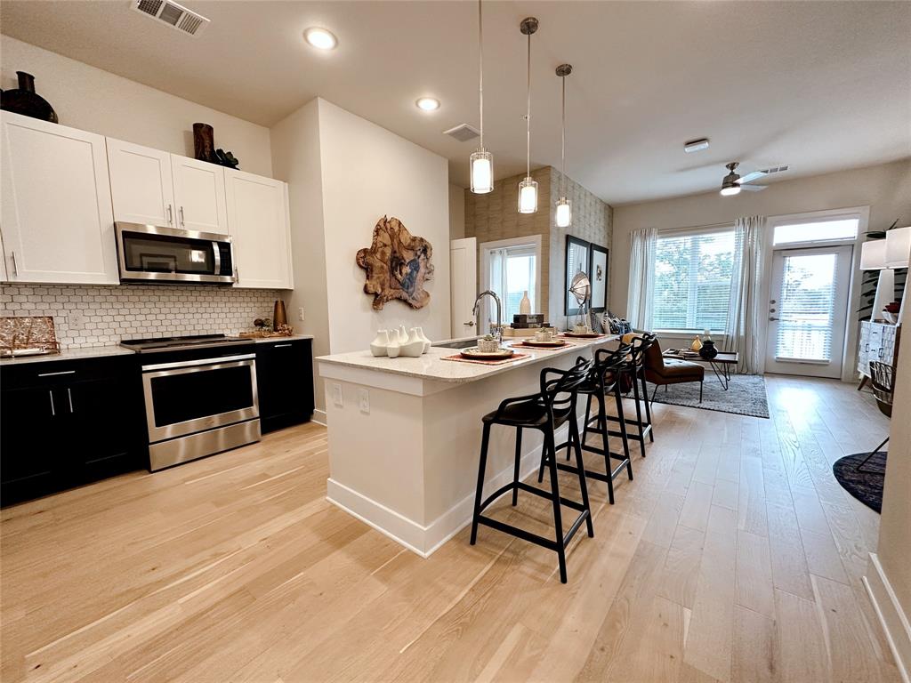 Houston Condo: 555 West 19th St