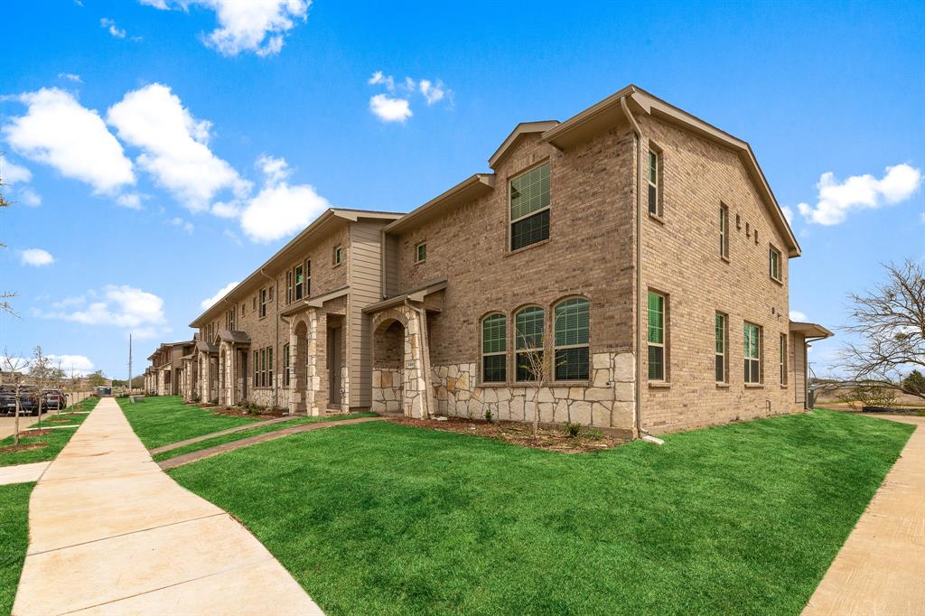 Denton Condo: 3301 Solana Cir