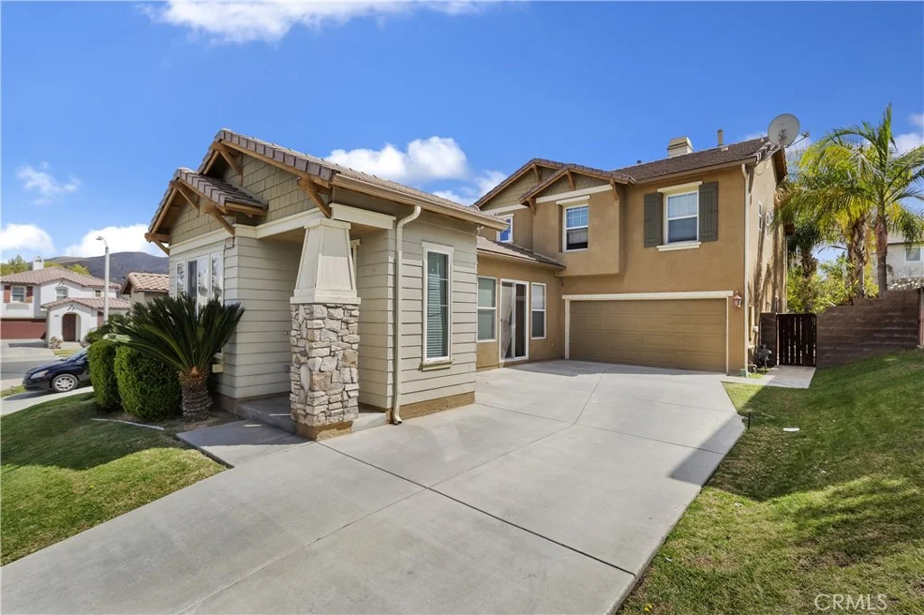 Corona Condo: 25042 Acorn Ct
