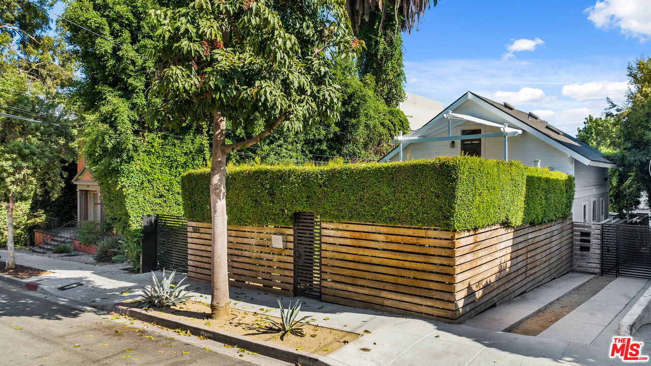 West Hollywood Condo: 9016 1/2 Harratt St