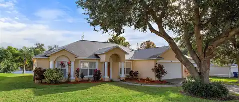 Minneola Condo: 1004 Chateau Cir