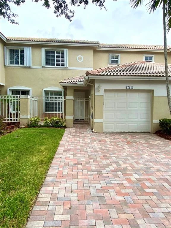 Pembroke Pines Condo: 17115 NW 23rd St