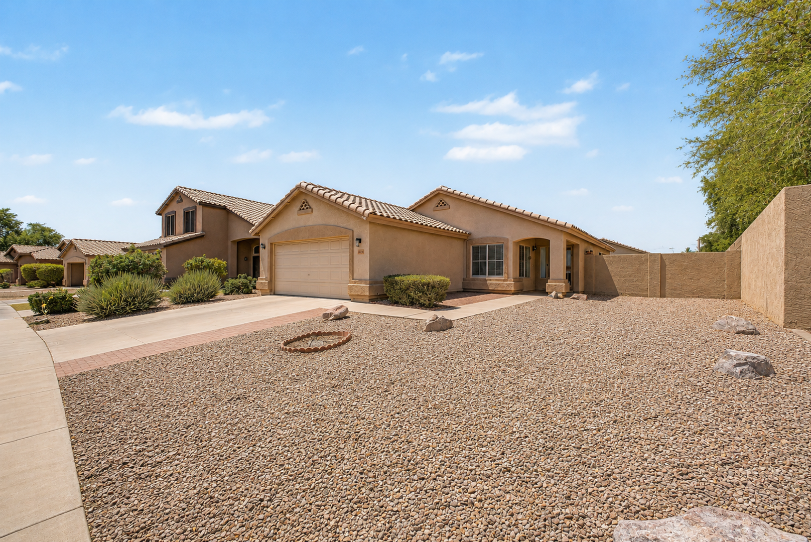 Peoria House: 6906 W Phelps Rd