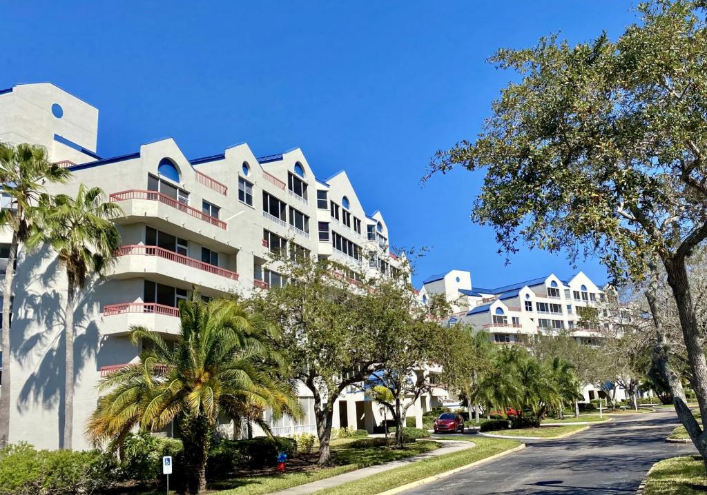 Clearwater Condo: 2333 Feather Sound Drive Unit B209