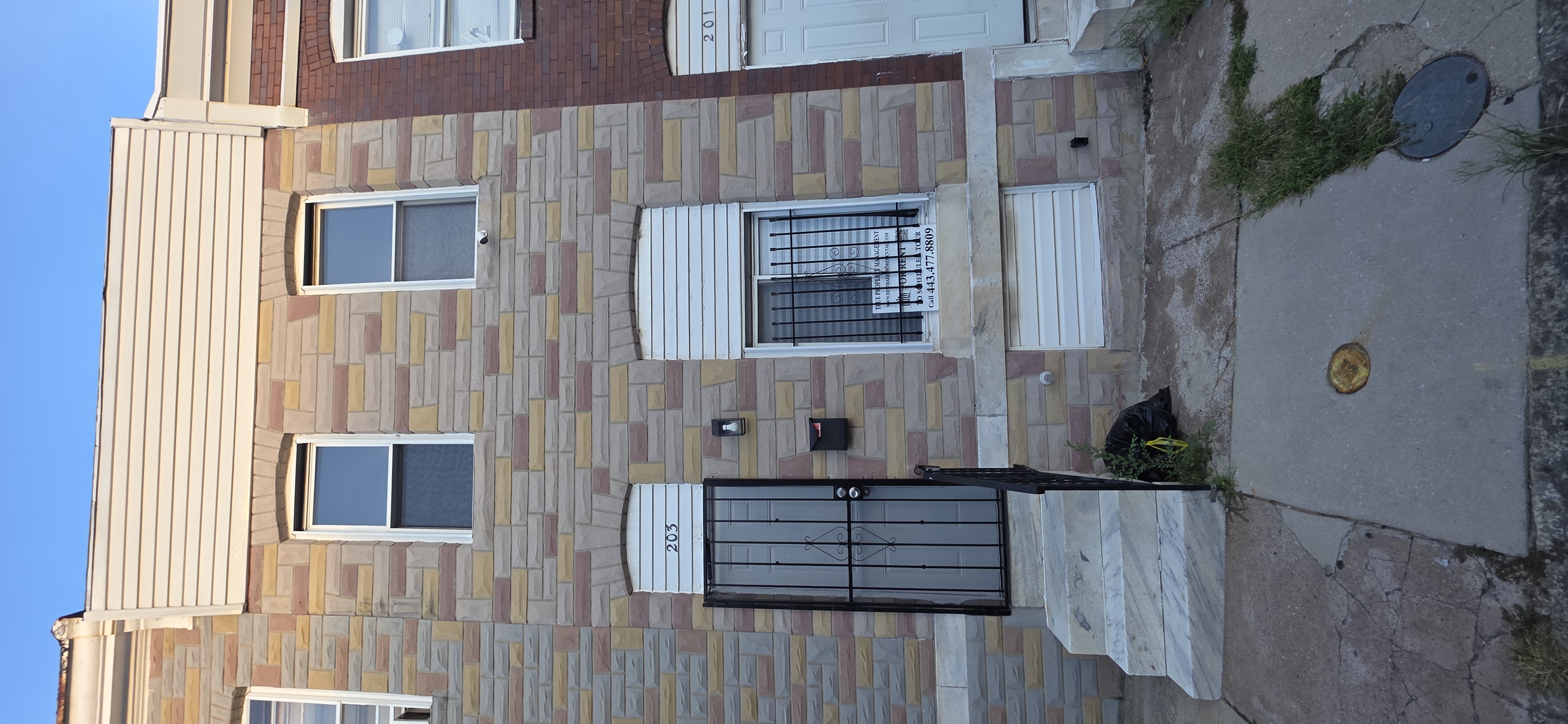Baltimore Townhome: 203 N Curley St