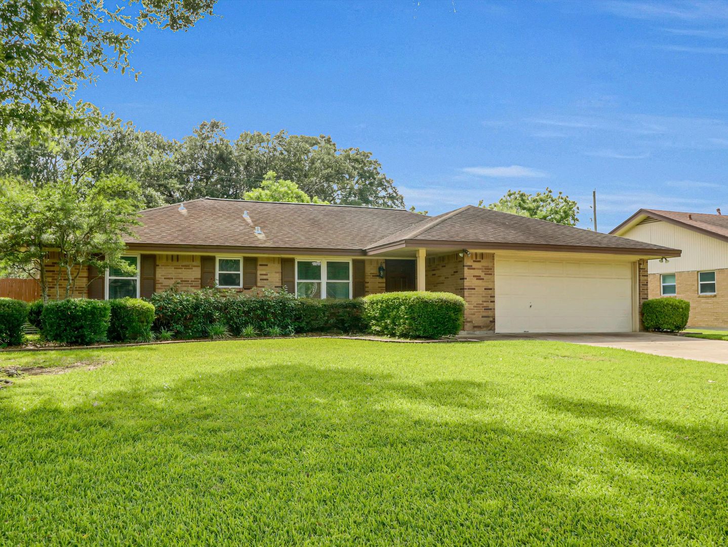 Katy House: 805 Bluebonnet Ln.