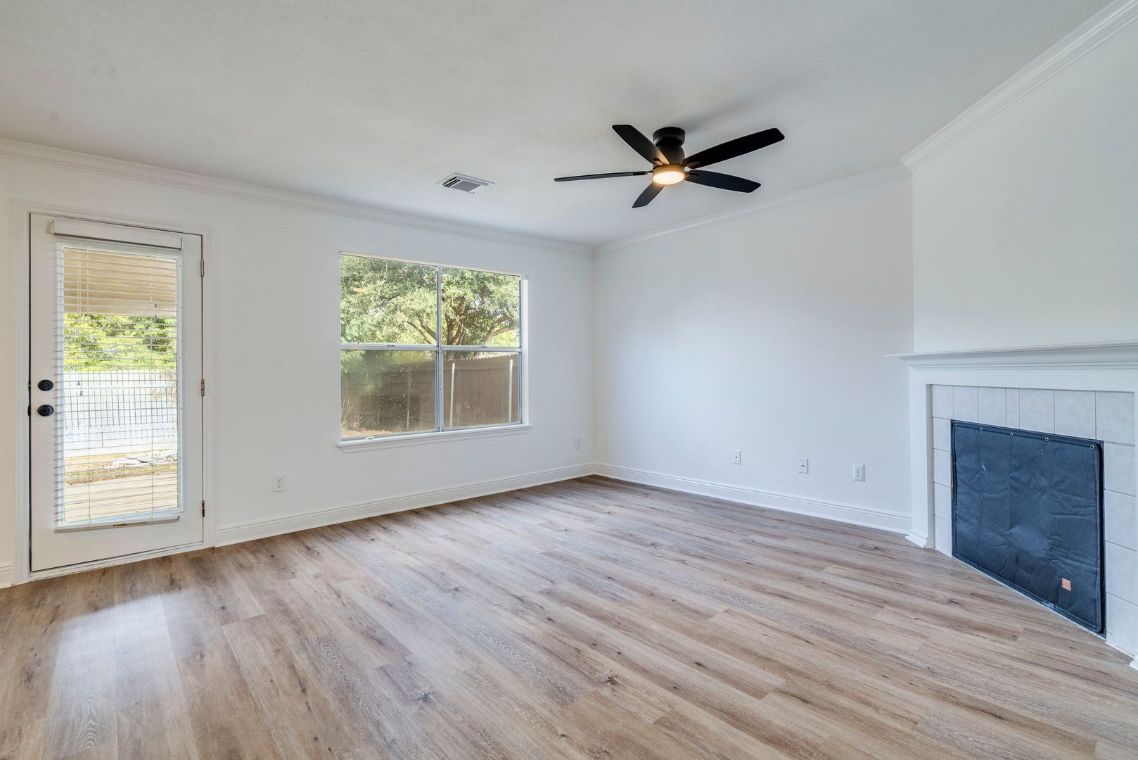 Pflugerville House: 1106 Hughmont Dr