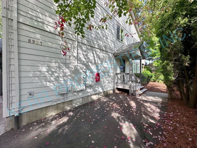Portland Condo: 8927 SE Clinton St.