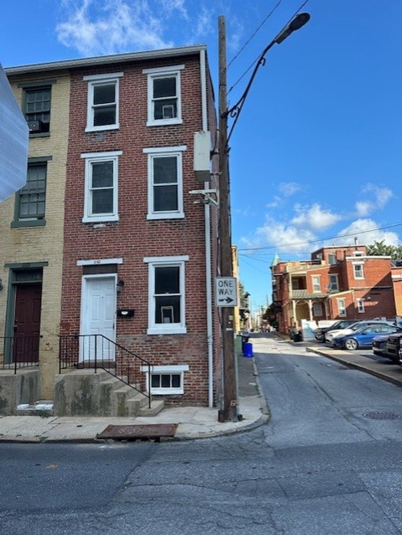Harrisburg House: 252 Liberty St