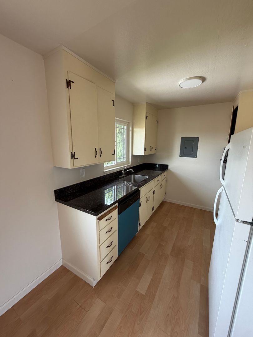 Redwood City Condo: 720 Madison Ave
