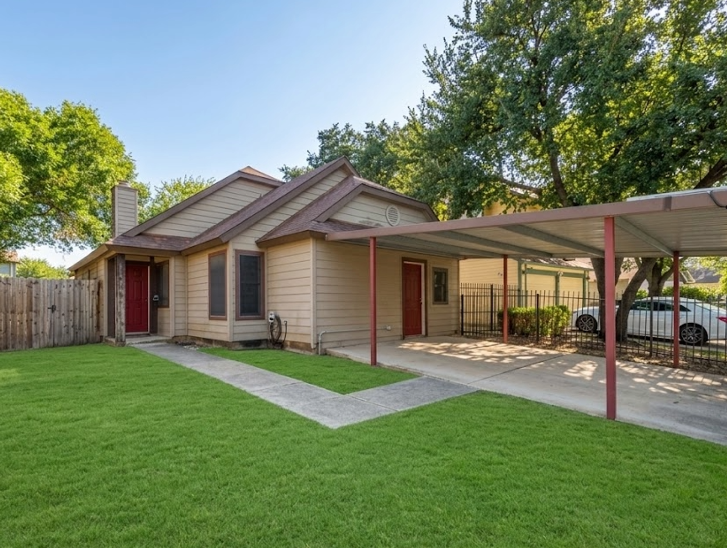 San Antonio House: 8008 Indian Bend