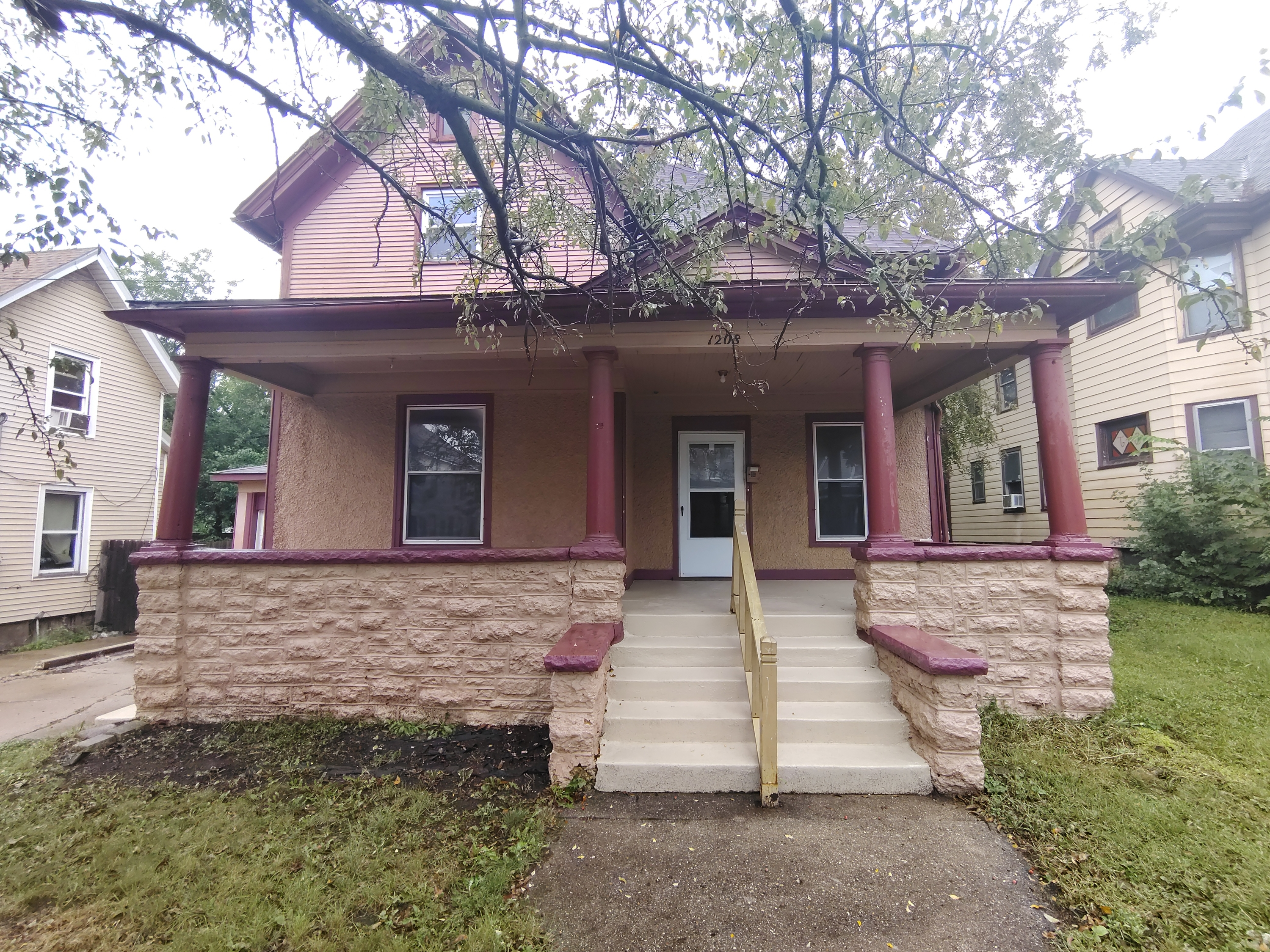 Rockford House: 1208 Revell Ave