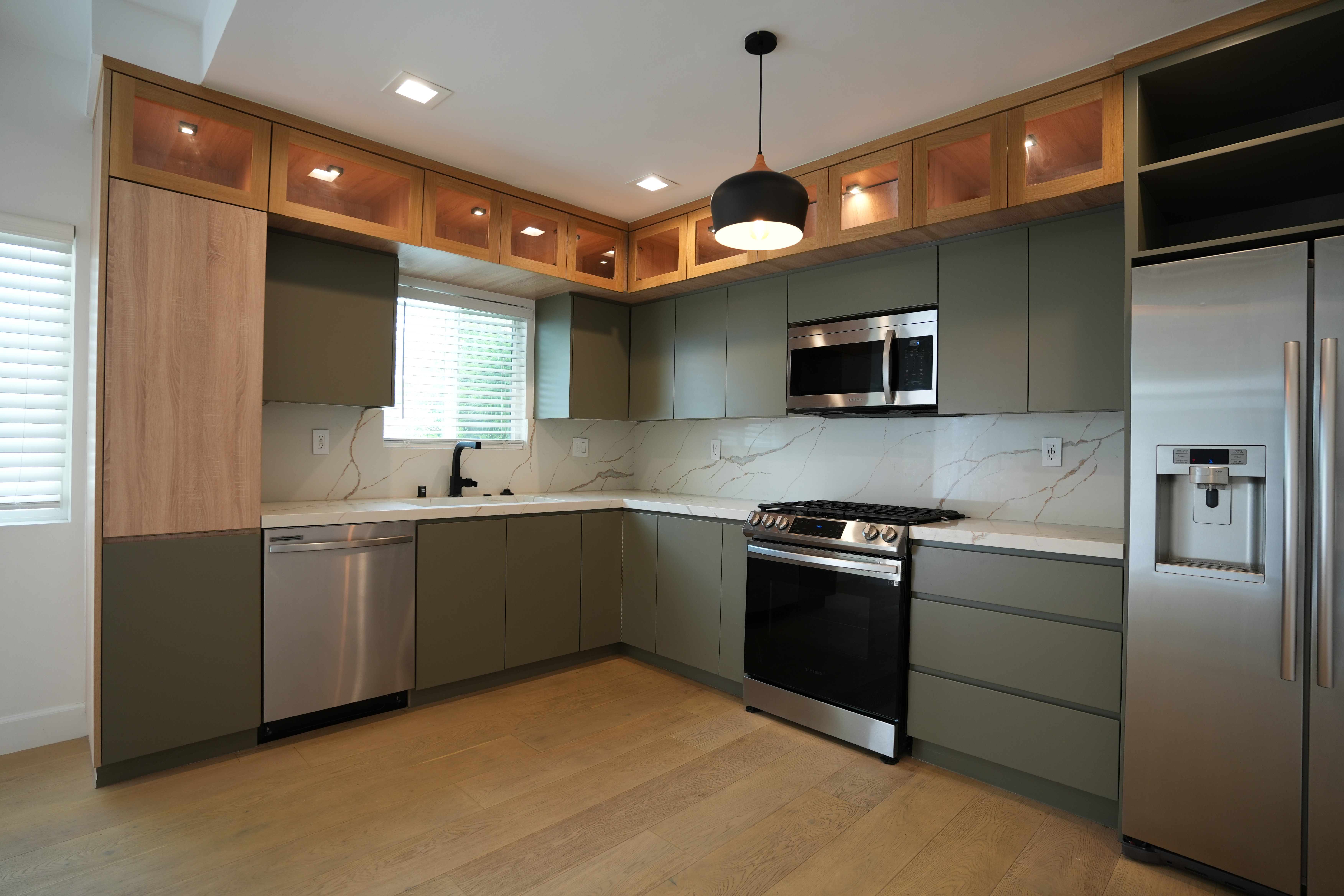 Burbank Condo: 2135 N Lincoln St. Unit B