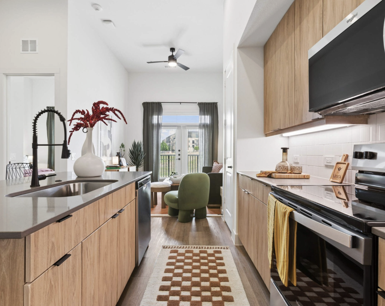 Austin Condo: 4710 E 5th