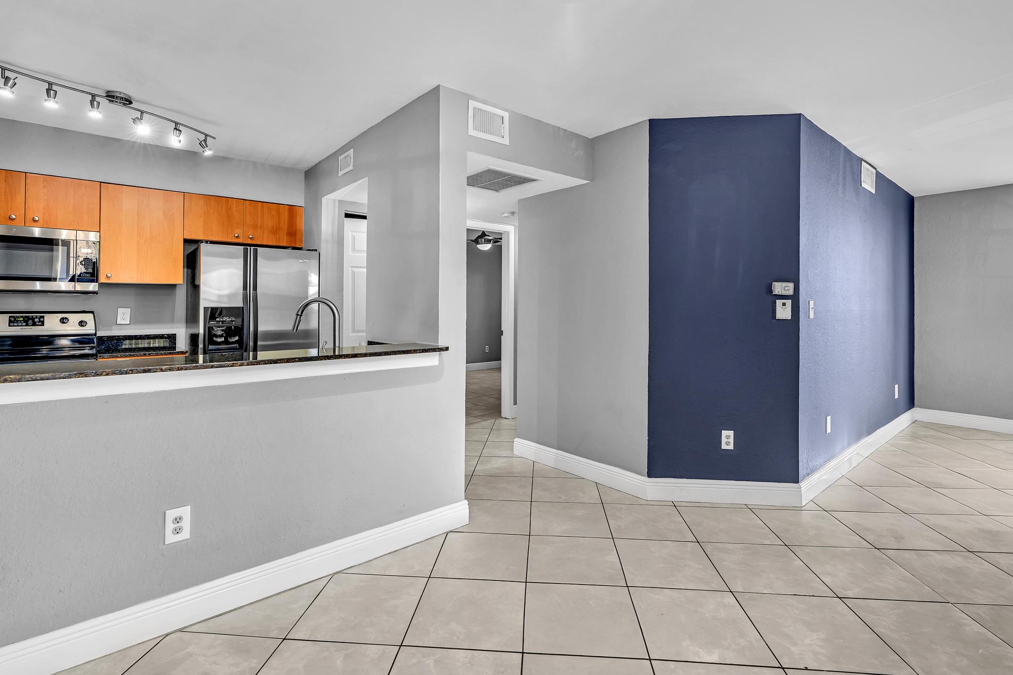 Oakland Park Condo: 2881 N Oakland Forest Dr