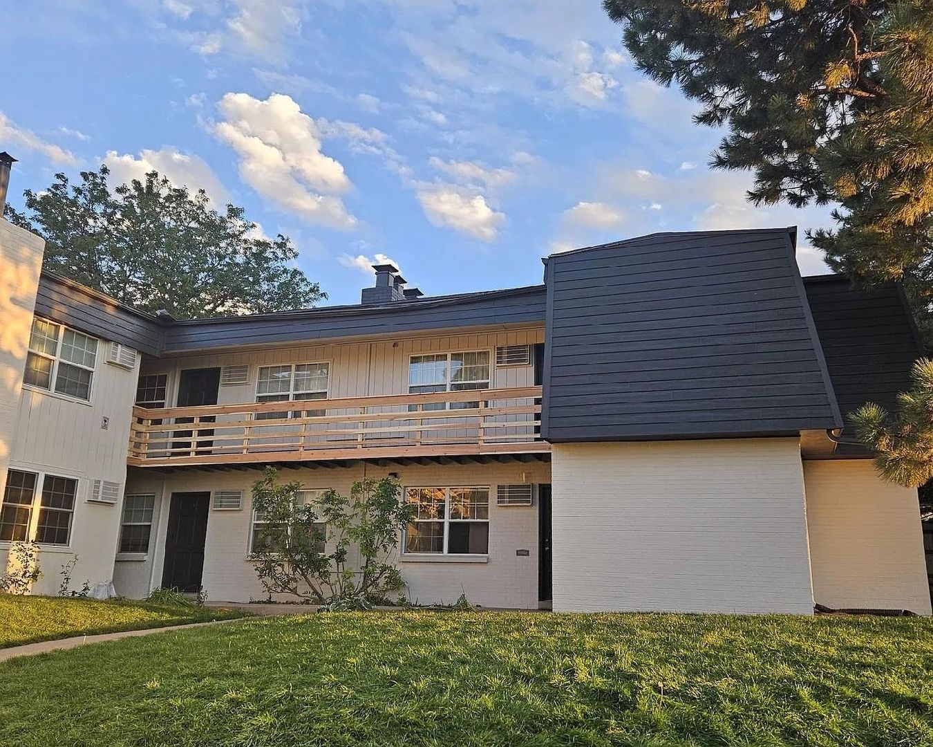 Englewood Apartment: 3650 S Cherokee St