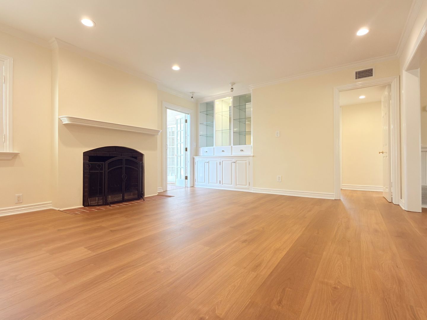 North Hollywood Condo: 12552 Oxnard St