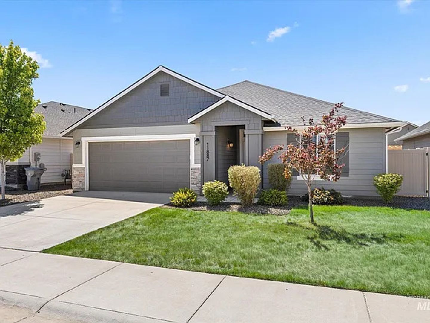 Star House: 11887 W Box Canyon St