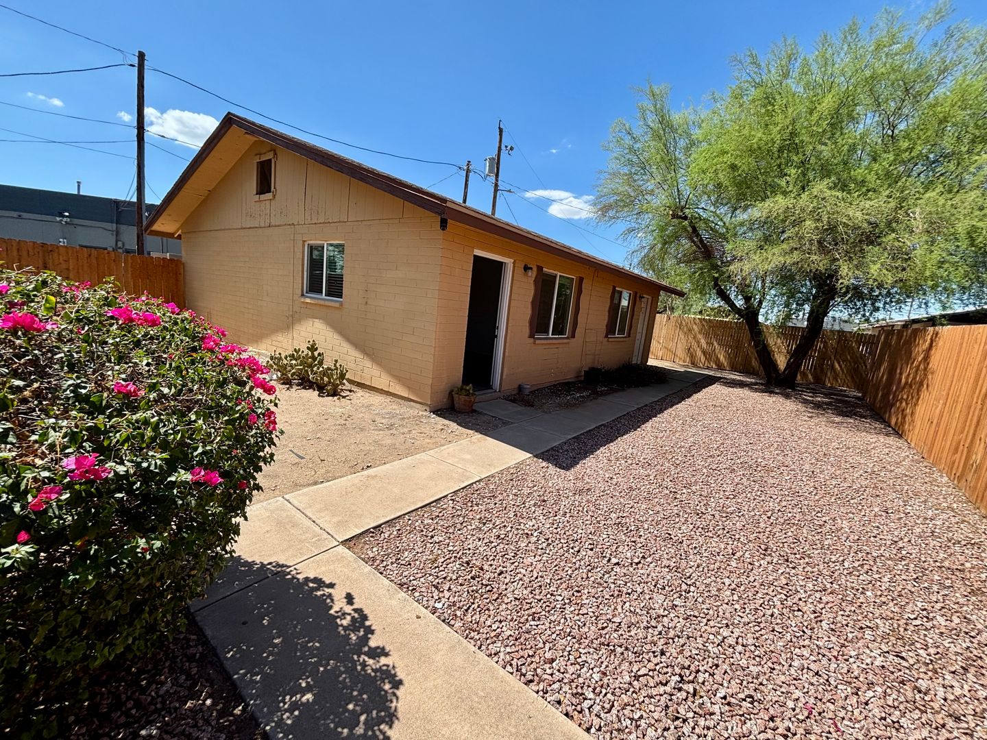 Phoenix House: 729 E Mission Ln