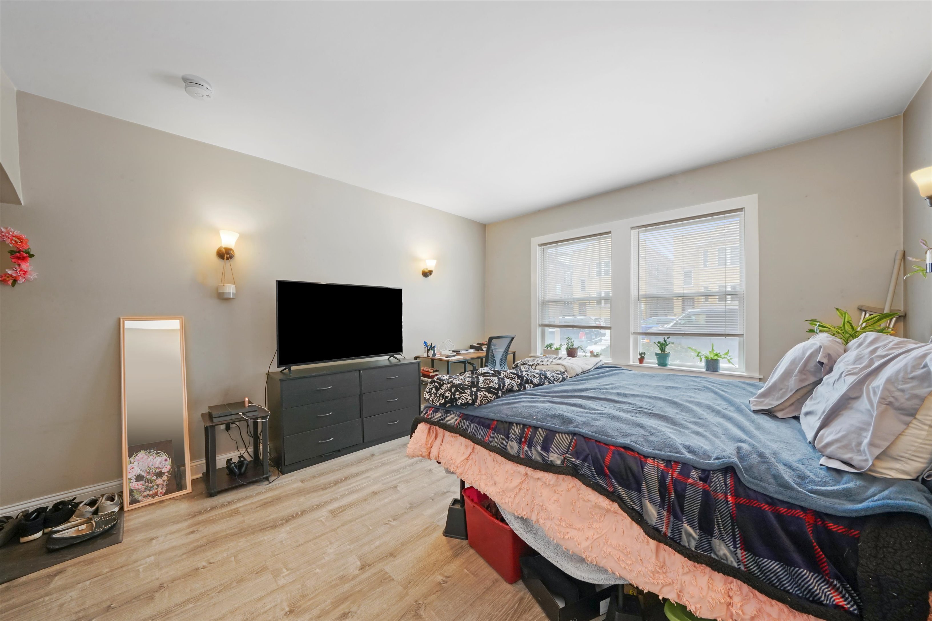 Berwyn Condo: 1923 Grove Ave