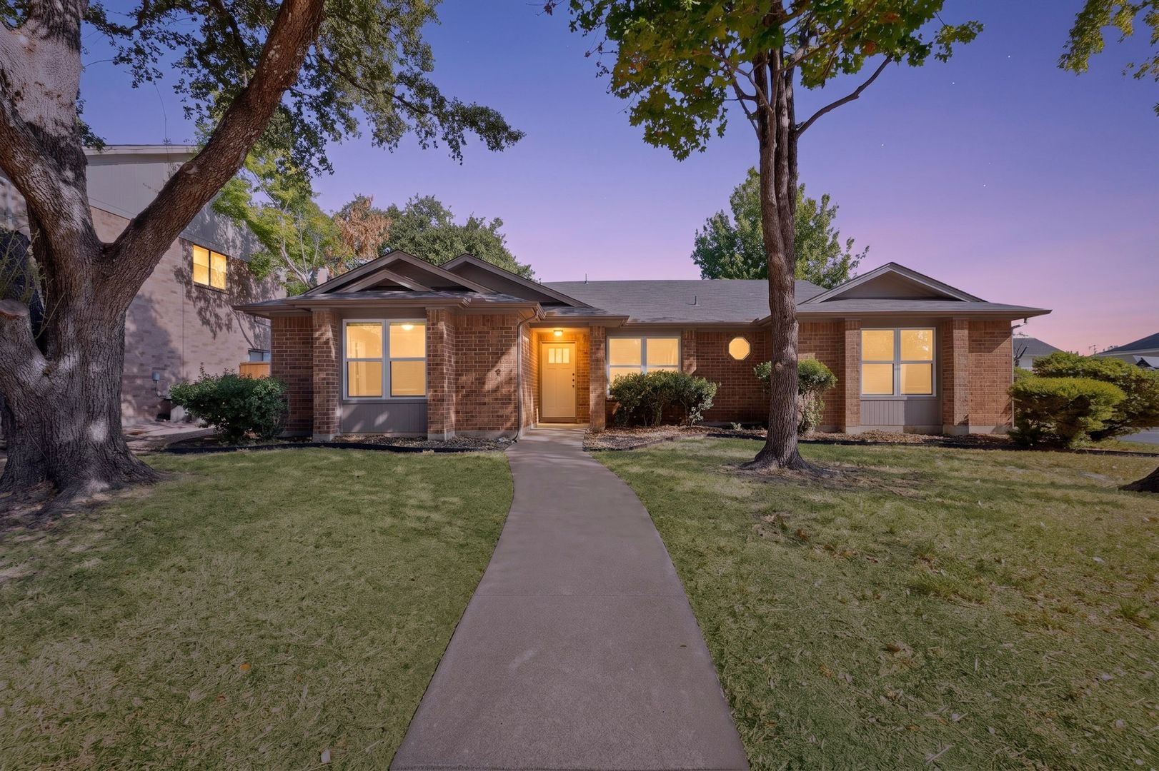 Rowlett House: 7809 Cornell Dr