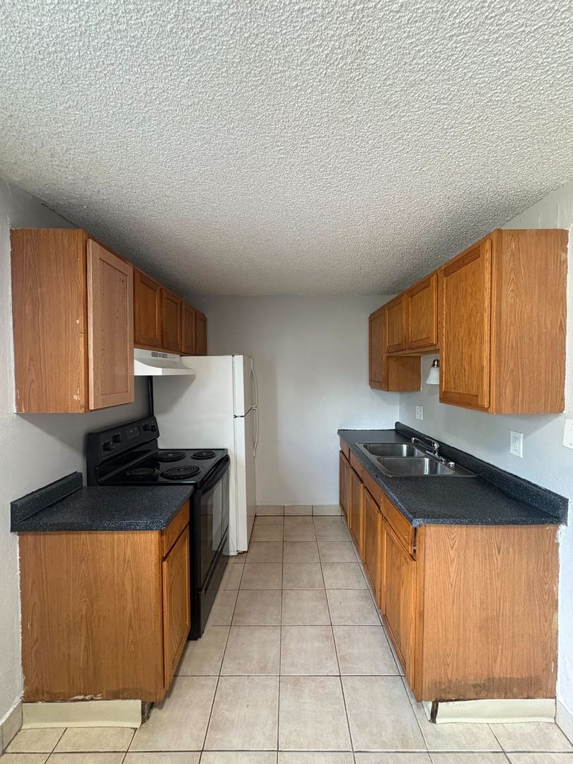 Aurora Apartment: 9504 E 17th