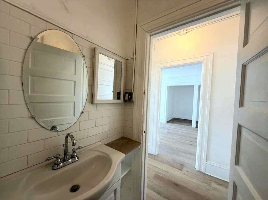 Oakland Apartment: 2306 Waverly St