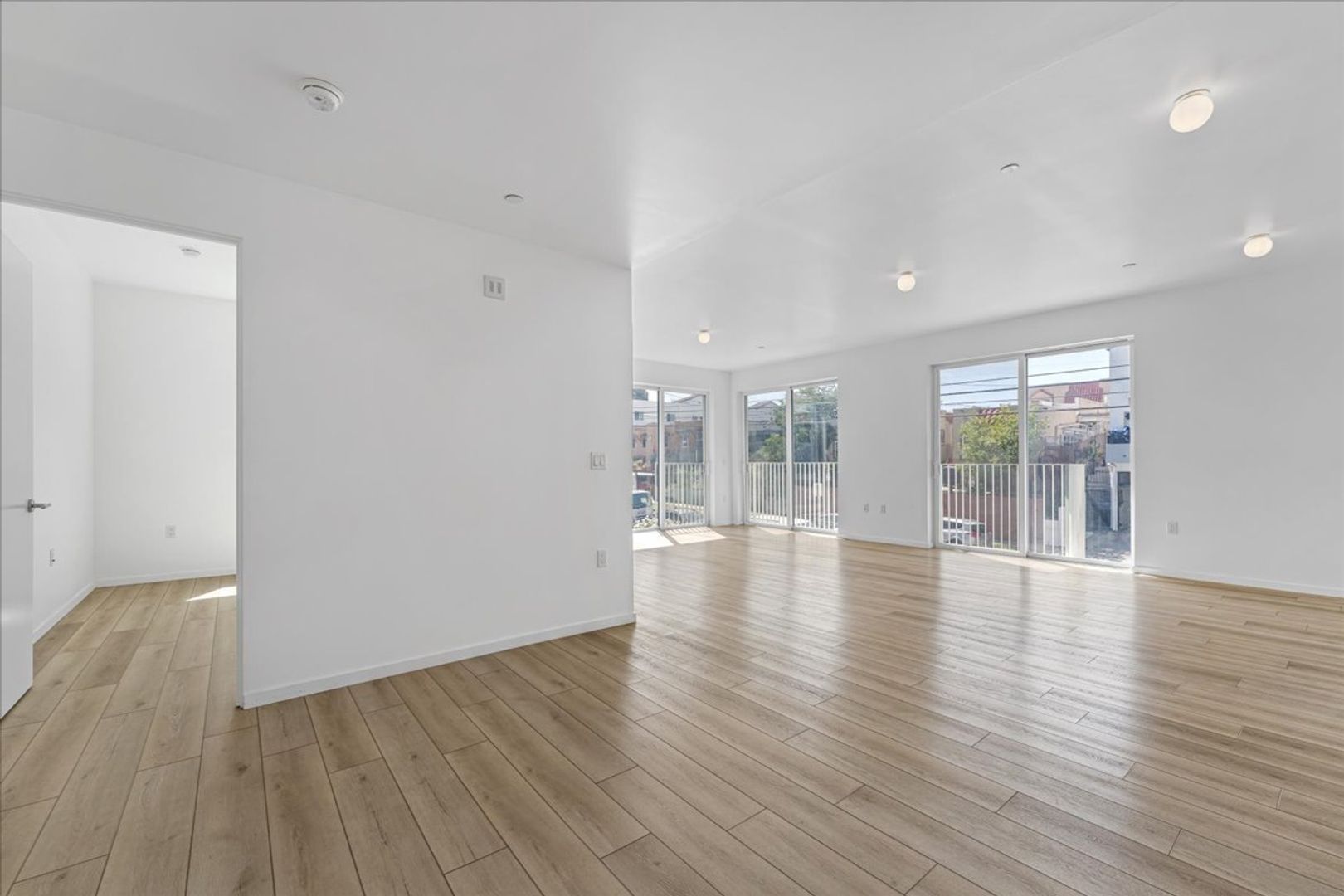 Los Angeles Apartment: 636 N Juanita Ave