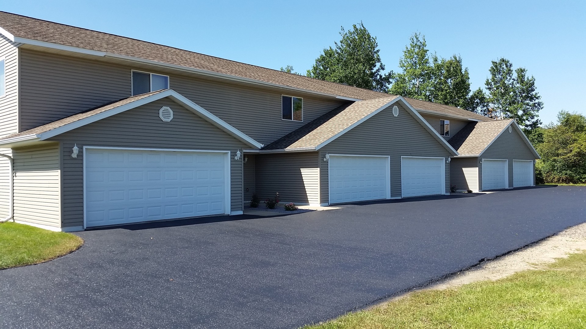 TOMAH Apartment: 1338 MARK Ave